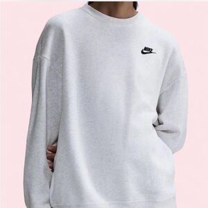 NIKE Club Fleece Loose Fit Crewneck Sweatshirt